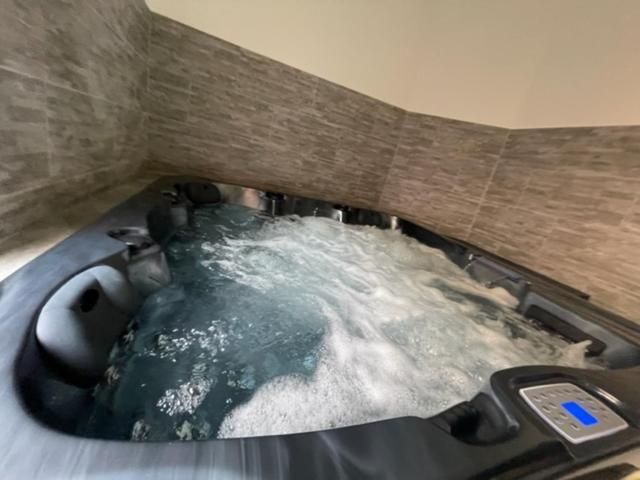 - Le Nuage - Unique, Espace Spa Privatif Et Jardin Avec Plancha Et Salon Privatif, Stationnement Public Gratuit Niort Bagian luar foto